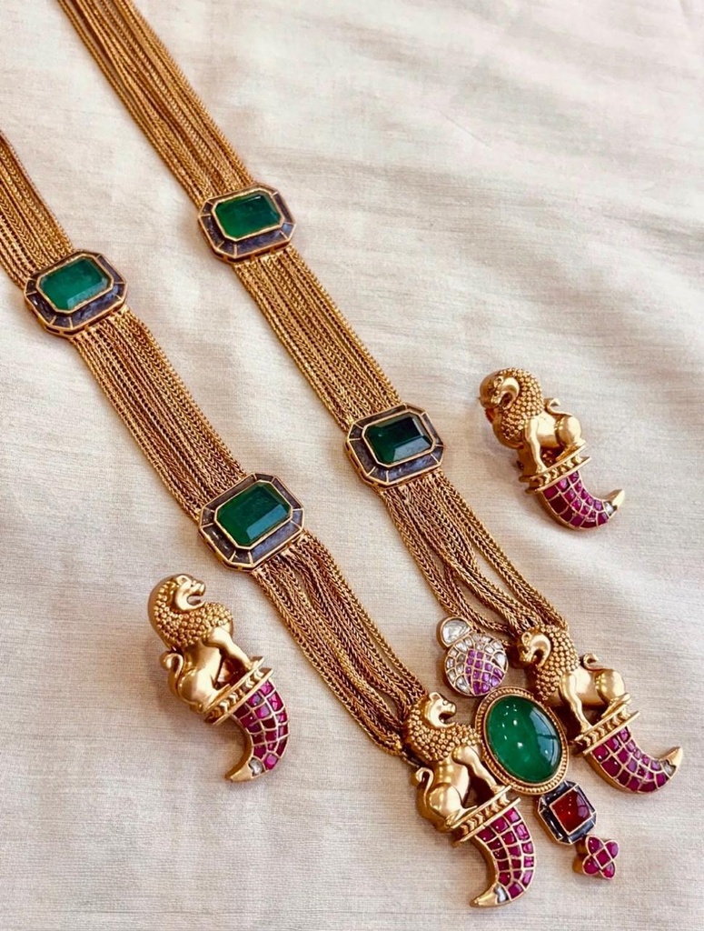 Royal Lion Motif Layered Chain Pendant Necklace Set with Stud Earrings